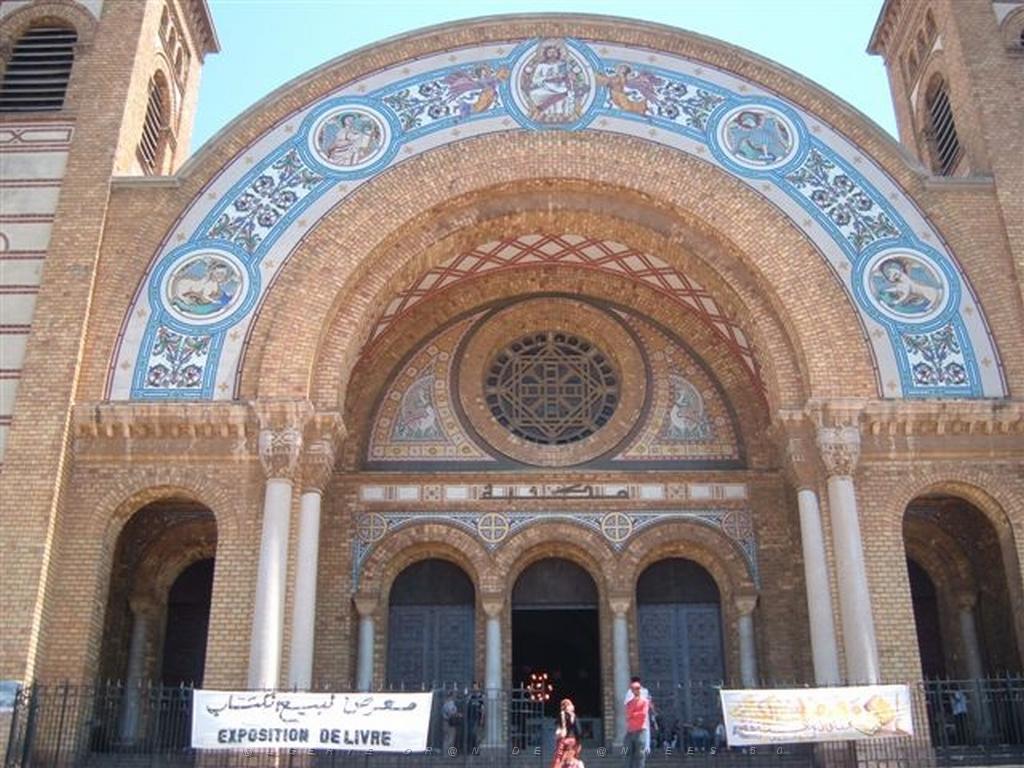06 2006 ORAN LA CATHEDRALE LE FRONTON.jpg